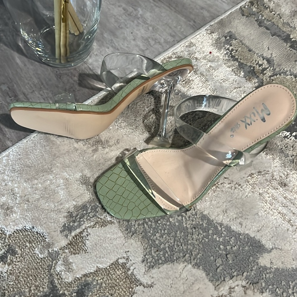 Heel - Picture 2 of 2